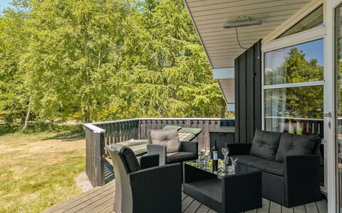 Esaline - 400M from the Sea: Möbel, Interior Design, Stuhl, Flooring, Tabelle, Resort, Fussboden, Decke, Zimmer, Eco Hotel