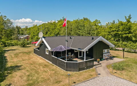 Esaline - 400M from the Sea: Möbel, Interior Design, Stuhl, Flooring, Tabelle, Resort, Fussboden, Decke, Zimmer, Eco Hotel
