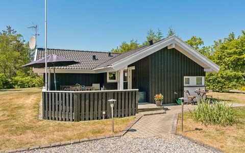 Esaline - 400M from the Sea: Möbel, Interior Design, Stuhl, Flooring, Tabelle, Resort, Fussboden, Decke, Zimmer, Eco Hotel