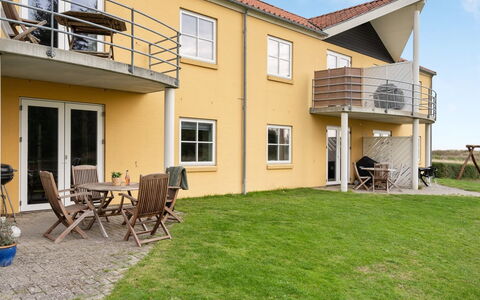 Amaryllis - 100M from the Sea: Dachdecken, Hütte, Haus, Dach, Zuhause, Bauernhaus, Hütte, Estate, Dorf