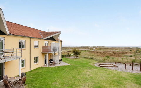 Amaryllis - 100M from the Sea: Dachdecken, Hütte, Haus, Dach, Zuhause, Bauernhaus, Hütte, Estate, Dorf
