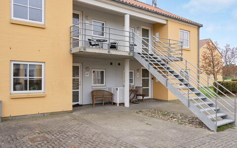 Amaryllis - 100M from the Sea: Dachdecken, Hütte, Haus, Dach, Zuhause, Bauernhaus, Hütte, Estate, Dorf