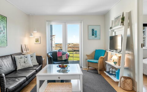 Dafna - 100M from the Sea: Wohnung, Schatten, Balkon, Stuhl, Zaun, Gartenmöbel, Aluminium, Kunstrasen