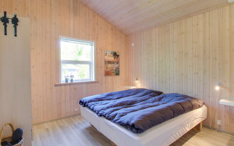Fredegæst - 700M from the Sea: Holz, Flooring, Decke, Fussboden, Schlafzimmer, Interior Design, Holzboden, Zimmer, Zuhause, Bett