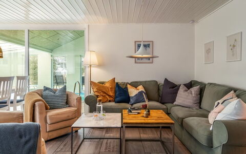 Aud - 300M from the Sea: Dachdecken, Hütte, Haus, Dach, Zuhause, Bauernhaus, Hütte, Estate, Dorf
