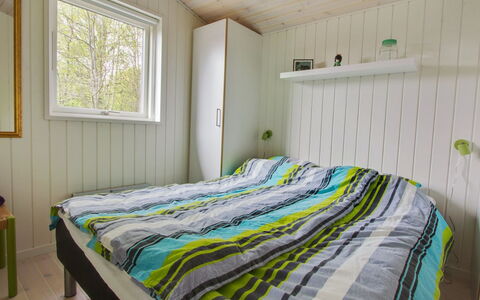Fleur - 50M from the Sea: Holz, Schlafzimmer, Interior Design, Flooring, Fussboden, Bett, Bettdecke, Decke, Möbel, Bedding