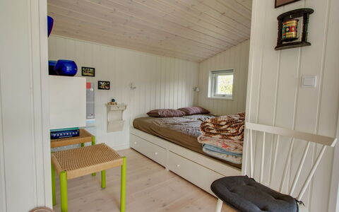 Fleur - 50M from the Sea: Flooring, Interior Design, Fussboden, Möbel, Holz, Decke, Schlafzimmer, Zimmer, Bett, Holzboden