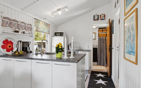Hellevi - from the Sea: Major Appliance, Küche, Interior Design, Küchengerät, Countertop, Flooring, Möbel, Decke, Haushaltsgerät, Zuhause
