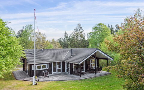 Hejdi - 350M from the Sea: Dach, Haus, Zuhause, Hütte, Tür, Abstellgleis, Deck, Veranda, Planke, Hartholz