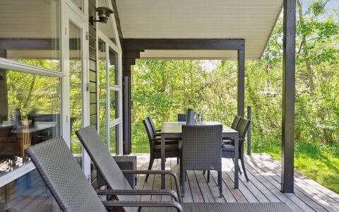 Hejdi - 350M from the Sea: Dach, Haus, Zuhause, Hütte, Tür, Abstellgleis, Deck, Veranda, Planke, Hartholz