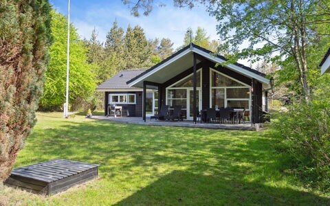 Hejdi - 350M from the Sea: Dach, Haus, Zuhause, Hütte, Tür, Abstellgleis, Deck, Veranda, Planke, Hartholz