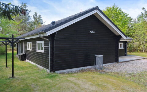 Hejdi - 350M from the Sea: Dach, Haus, Zuhause, Hütte, Tür, Abstellgleis, Deck, Veranda, Planke, Hartholz