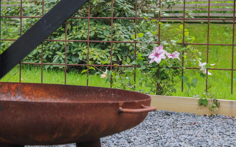 Astrid - 875M from the Sea: Garten, Natürliches Material, Rost