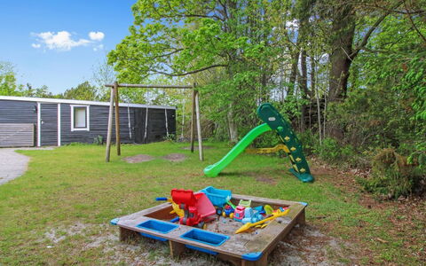Astrid - 875M from the Sea: Spielmittel, Spielplatz Rutsche, Erholung, Spielplatz, Rutsche, Freizeit, Garten, Park, Abspielen, Hinterhof