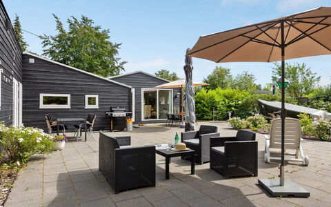Sigfred - 1.5Km from the Sea: Möbel, Interior Design, Flooring, Holz, Fussboden, Decke, Holzboden, Stuhl, Tabelle, Beleuchtung