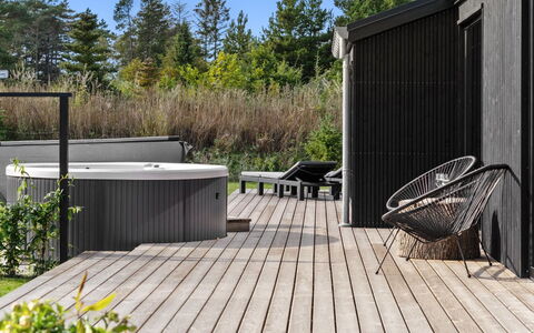 Sinna - from the Sea: Holz, Zuhause, Veranda, Deck, Hartholz, Dach, Holzbeize, Holzboden, Eco Hotel