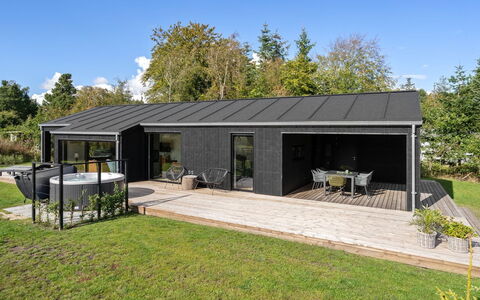 Sinna - from the Sea: Holz, Zuhause, Veranda, Deck, Hartholz, Dach, Holzbeize, Holzboden, Eco Hotel