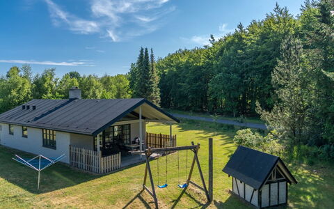 Henny - 1.5Km from the Sea: Schwimmbad, Gartenmöbel, Möbel, Resort, Flagstone, Eco Hotel, Schatten, Stuhl, Freizeit, Estate
