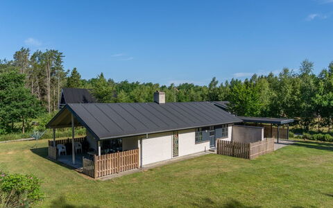 Henny - 1.5Km from the Sea: Schwimmbad, Gartenmöbel, Möbel, Resort, Flagstone, Eco Hotel, Schatten, Stuhl, Freizeit, Estate