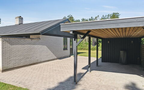 Henny - 1.5Km from the Sea: Schwimmbad, Gartenmöbel, Möbel, Resort, Flagstone, Eco Hotel, Schatten, Stuhl, Freizeit, Estate