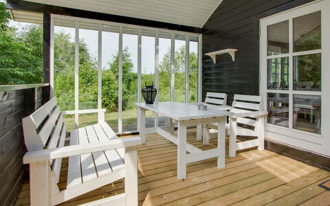 Gaetana - 1.6Km from the Sea: Möbel, Holz, Flooring, Holzboden, Fussboden, Veranda, Stuhl, Tabelle, Hartholz, Interior Design