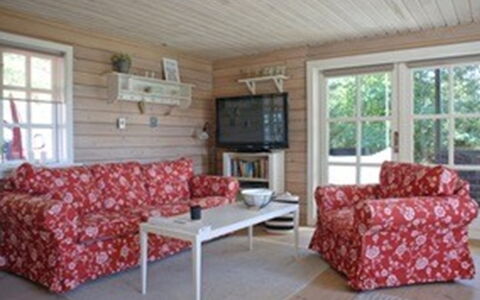 Gaetana - 1.6Km from the Sea: Möbel, Holz, Couch, Decke, Flooring, Interior Design, Fussboden, Wohnzimmer, Hütte, Zuhause