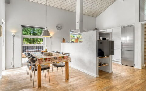 Karstina - 1Km from the Sea: Flooring, Interior Design, Fussboden, Holz, Decke, Möbel, Küche, Holzboden, Light Fixture, Beleuchtung
