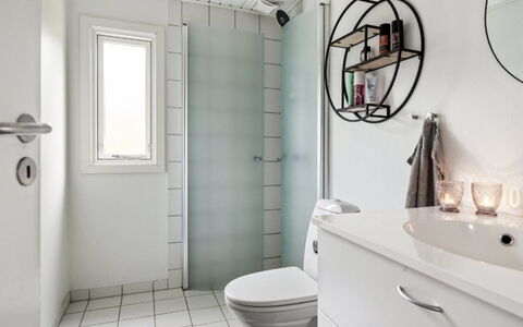 Matz - 350M from the Sea: Interior Design, Armatur, Wand, Badezimmer, Flooring, Fussboden, Toilette, Installation, Toilleten Sitz, Zapfhahn