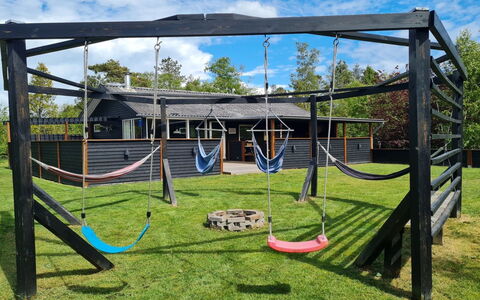 Matz - 350M from the Sea: Schatten, Spielmittel, Rasen, Metall, Garten, Garten, Hinterhof, Pole, Park, Outdoor Struktur