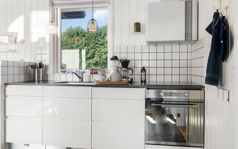 Mumme - 100M from the Sea: Küche, Küchengerät, Countertop, Flooring, Cabinetry, Haushaltsgerät, Major Appliance, Interior Design, Fussboden, Zimmer