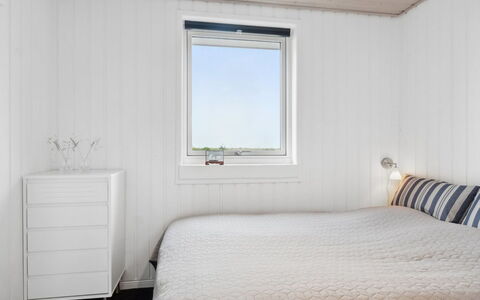 Mumme - 100M from the Sea: Holz, Decke, Schlafzimmer, Interior Design, Fussboden, Flooring, Bettdecke, Bett, Bedding, Zimmer