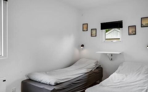 Rosmarie - 600M from the Sea: Wand, Bett, Schlafzimmer, Interior Design, Möbel, Decke, Fussboden, Flooring, Bettdecke, Bedding