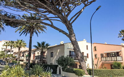 Sainte Maxime 150: Baum, Haus, Hütte, Zuhause, Ländliches Gebiet, Landschaft, Hügel, Grundstueck, Bergstation