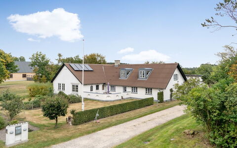 Rebecca - 1.5Km from the Sea: Dach, Haus, Zuhause, Hütte, Abstellgleis, Estate, Auffahrt, Gartenbauten, Garten, Schuppen