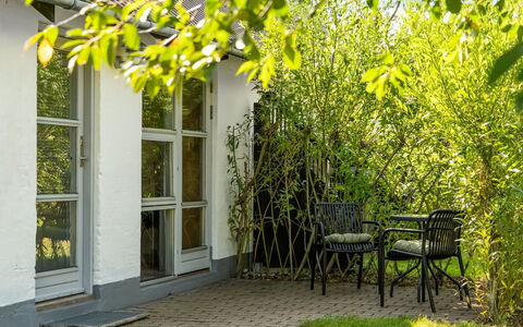 Rebecca - 1.5Km from the Sea: Dach, Haus, Zuhause, Hütte, Abstellgleis, Estate, Auffahrt, Gartenbauten, Garten, Schuppen