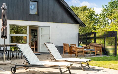 Rebecca - 1.5Km from the Sea: Dach, Haus, Zuhause, Hütte, Abstellgleis, Estate, Auffahrt, Gartenbauten, Garten, Schuppen