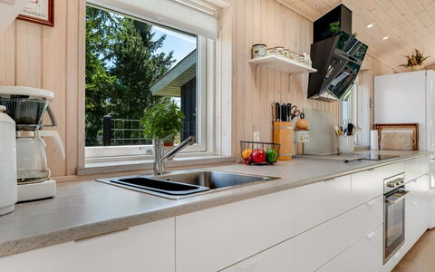 Delco - 200M from the Sea: Küche, Küchengerät, Countertop, Holz, Flooring, Major Appliance, Spüle, Interior Design, Möbel, Haushaltsgerät