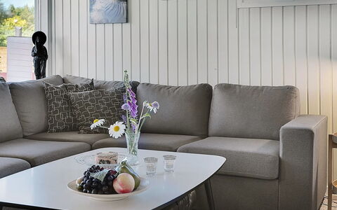 Mina - 1.4Km from the Sea: Möbel, Couch, Interior Design, Flooring, Wohnzimmer, Fussboden, Zuhause, Tabelle, Kaffetisch