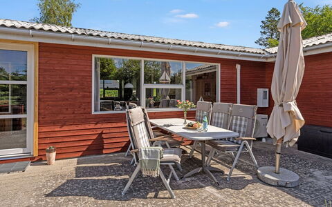 Mina - 1.4Km from the Sea: Möbel, Interior Design, Flooring, Holz, Fussboden, Decke, Holzboden, Stuhl, Tabelle, Beleuchtung