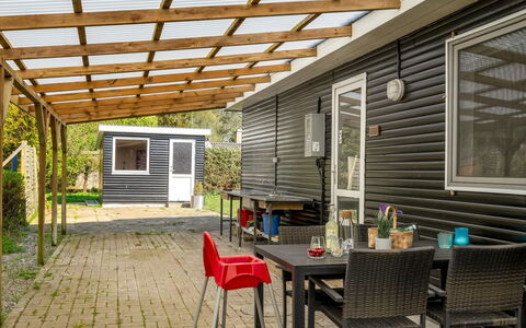 Yorick - 1Km from the Sea: Möbel, Interior Design, Flooring, Holz, Fussboden, Decke, Holzboden, Stuhl, Tabelle, Beleuchtung