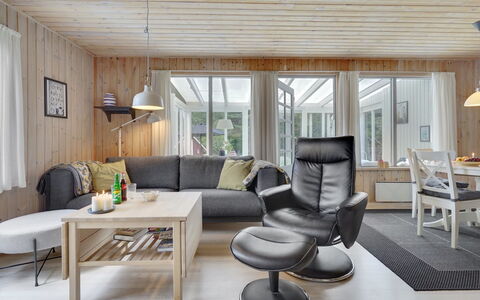 Ane - 1.7Km from the Sea: Möbel, Interior Design, Flooring, Couch, Holz, Decke, Wohnzimmer, Fussboden, Zimmer, Zuhause