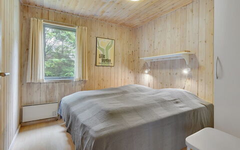 Ane - 1.7Km from the Sea: Holz, Flooring, Schlafzimmer, Fussboden, Decke, Interior Design, Bett, Zimmer, Bettdecke, Bedding