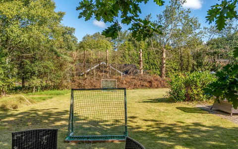 Ane - 1.7Km from the Sea: Baum, Strauch, Garten, Grundstueck, Rasen, Schatten, Sonnenlicht, Hinterhof, Landscaping, Park