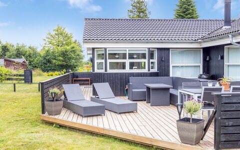 Herta - 700M from the Sea: Holz, Zuhause, Veranda, Deck, Hartholz, Dach, Holzbeize, Holzboden, Eco Hotel