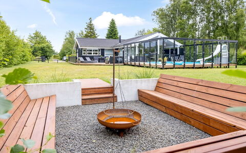 Herta - 700M from the Sea: Holz, Zuhause, Veranda, Deck, Hartholz, Dach, Holzbeize, Holzboden, Eco Hotel