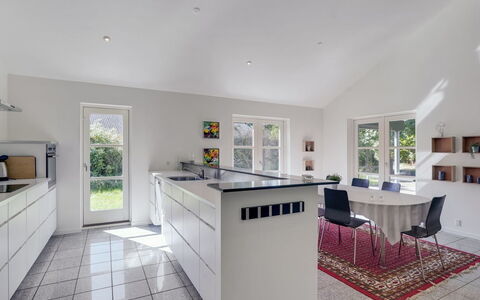 Ralda - 590M from the Sea: Die Architektur, Dach, Zuhause, Verbundwerkstoff, Daylighting, Abstellgleis, Auffahrt