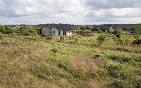 Ullvi - 3.8Km from the Sea: Wohngebiet, Dach, Vorort, Auffahrt, Estate, Kamin
