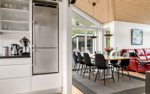 Dorithea - 3.5Km from the Sea: Flooring, Interior Design, Möbel, Holz, Fussboden, Holzboden, Major Appliance, Küche, Küchengerät, Decke