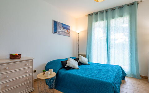 Les Jardins de la Nartelle Plage: Möbel, Interior Design, Bett, Flooring, Schlafzimmer, Fussboden, Holz, Bettdecke, Zimmer, Bedding