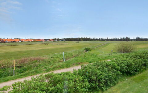 Jören - 700M from the Sea: Wohngebiet, Dach, Vorort, Auffahrt, Estate, Kamin